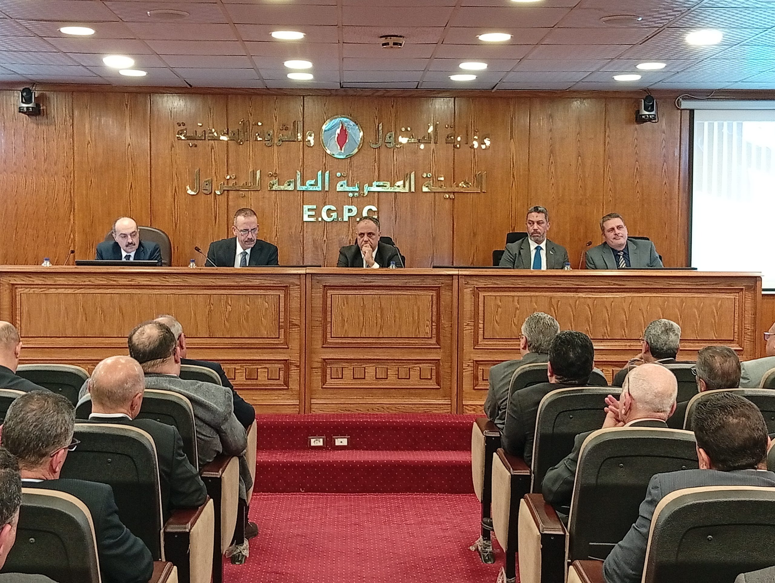 لمناقشة آليات ومتطلبات المرحلة الحالية.. هيئة البترول ورؤساء الشركات ومديرو العمليات الجدد فى حوار مفتوح