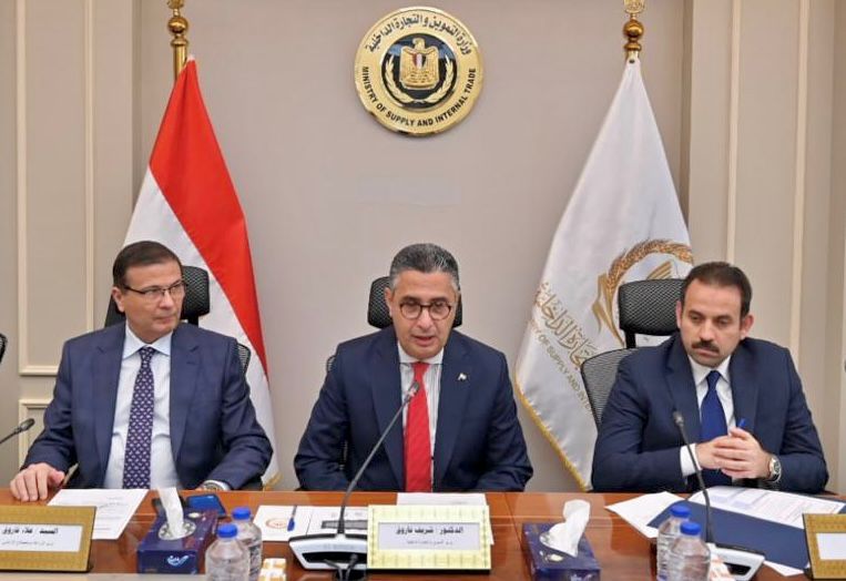 فاروق، والغنام يعلنان عن اتفاق ثلاثي لاستيراد دواجن مجمدة وطرحها بالمنافذ قبل شهر رمضان