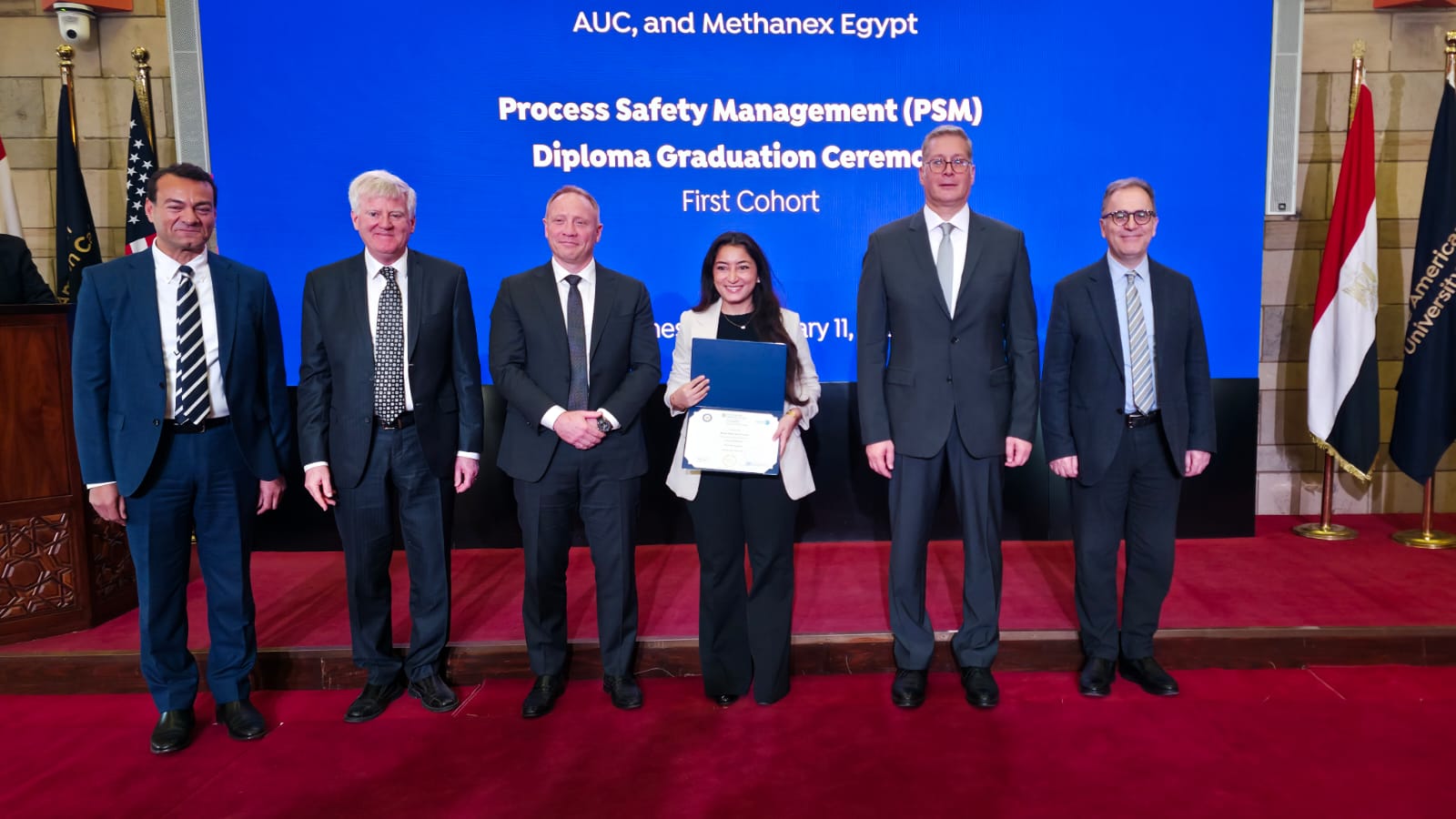 بدوى يشهد تخرج أول دفعة من دبلومة سلامة العمليات بقطاع البترول بالجامعة الأمريكية