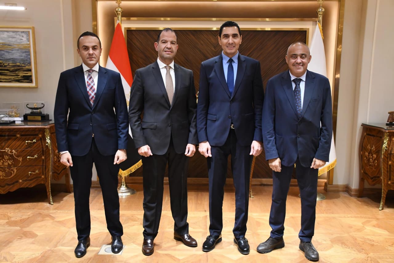 جوهر يستقبل رئيس المتحدة الرياضية وشركة استادات لبحث التعاون المشترك