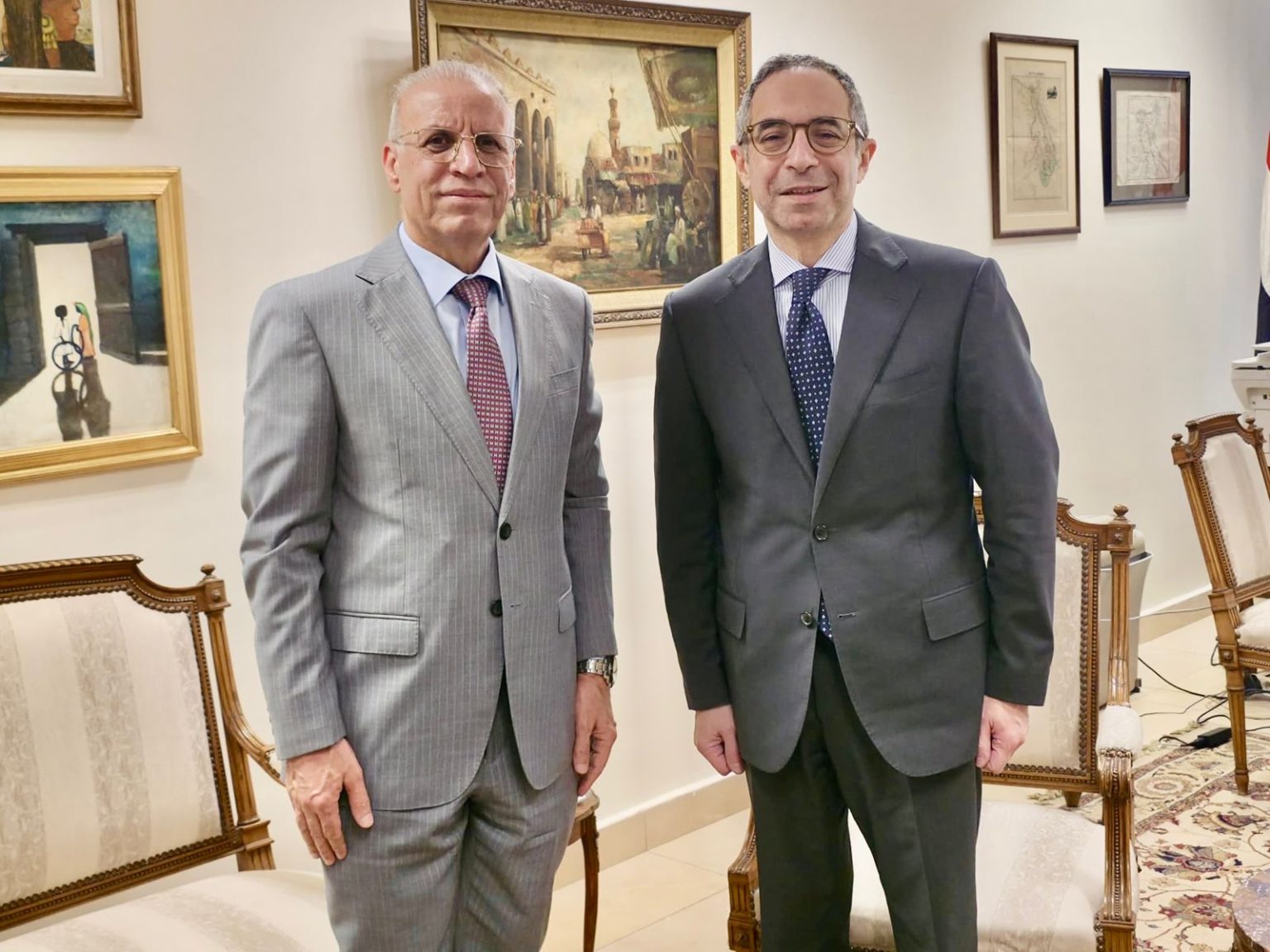 سفير العِراق يبحثُ التعاونَ متعدّدَ الأطرافِ مع مساعد وزير الخارجية المصريّ
