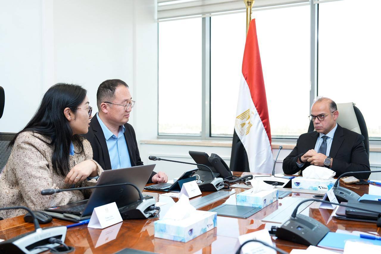 وزير الاستثمار يبحث مع مجموعة «هيميلي» الصينية فرص إقامة مشروع صناعي فى مصر لإنتاج قوالب الإطارات والمكونات الصناعية