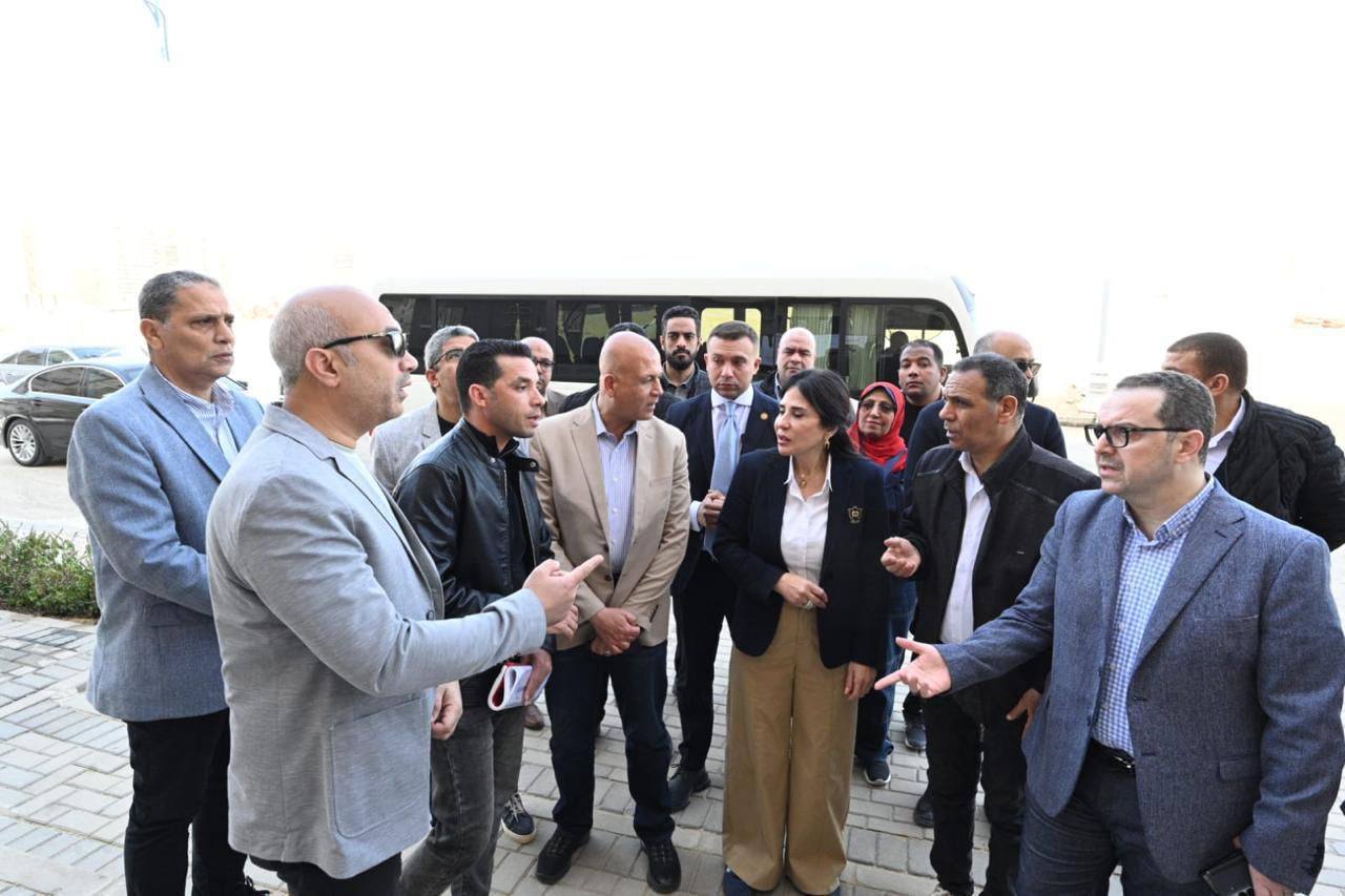 وزيرة الإسكان تتفقد وحدات 