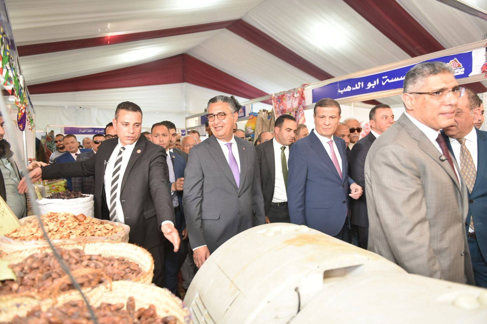 وزيرا التموين والزراعة ومحافظ الجيزة يفتتحون ٢٥ معرض وشادر 