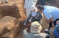 بعثة أثرية مصرية- صينية تكشف عن مبنى من الحجر الجيري يُرجّح انتماؤه لمعبد الملك أبريس بمنطقة ميت رهينة
