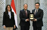 رئيس الوزراء يُكرم الوزراء السابقين .. ويؤكد: نستكمل ما بناه السابقون .. وهدفنا جميعًا خدمة المواطن