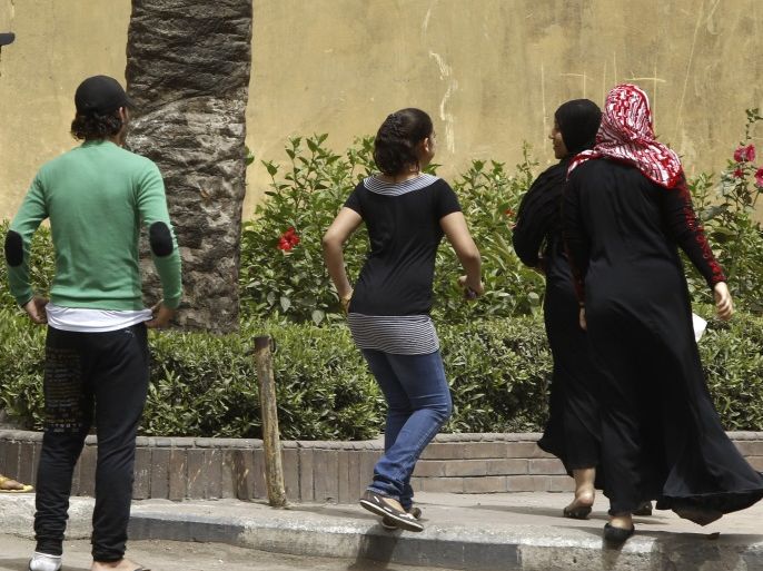 د. اسلام سالم يكتب.. لماذا تقبل بعض الاناث بالتحرش في المواصلات؟