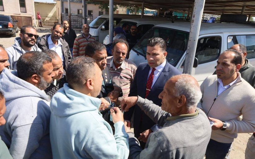 نائب المحافظ السويس يتفقد المحطة الإقليمية لسيارات الأجرة والمواقف الداخلية