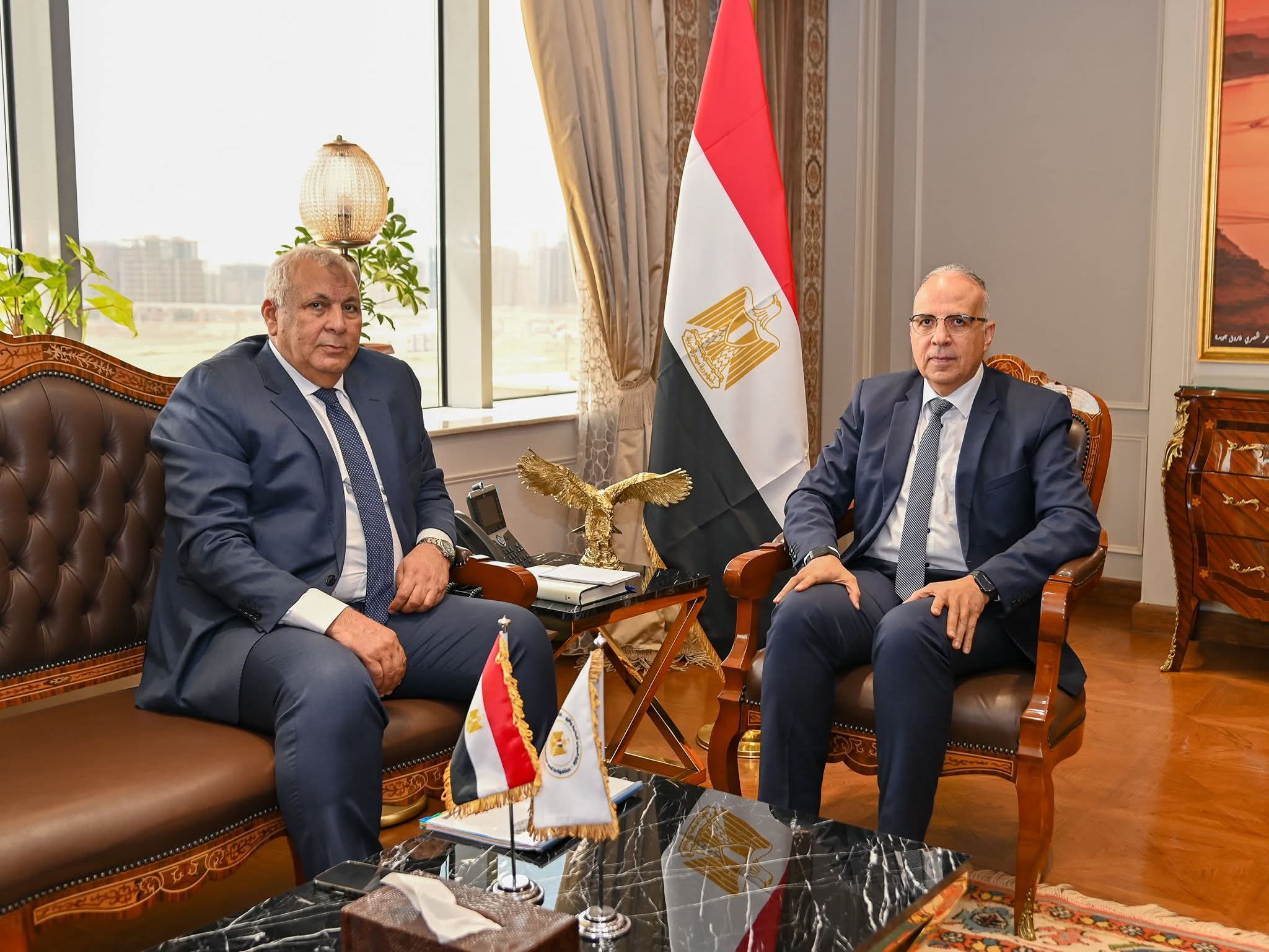 سويلم والزملوط يبحثان موقف المشروعات المائية بمحافظة مطروح