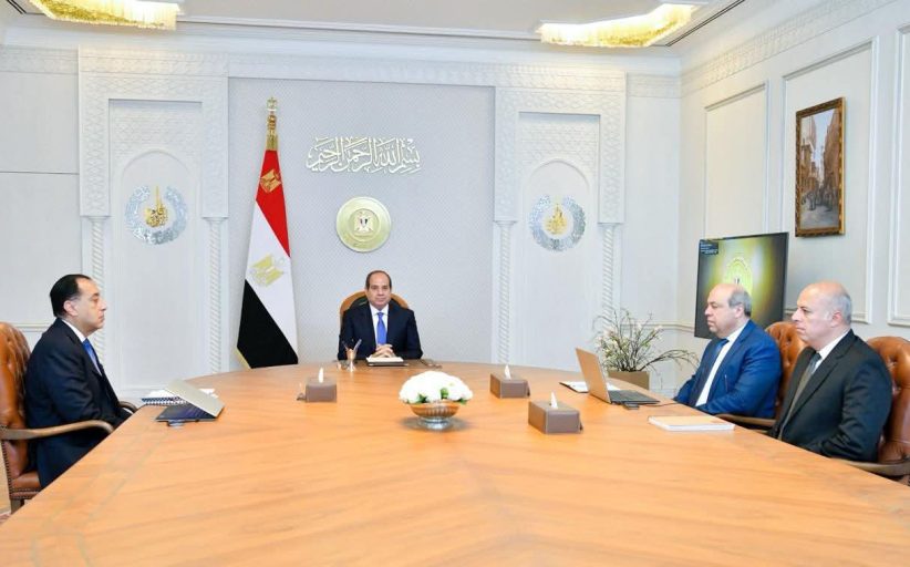 الرئيس السيسى يستعرض تطوير الشركة الوطنية “مصر للطيران”