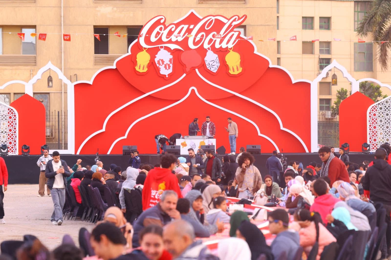 التضامن الاجتماعي وكوكاكولا مصر تدخلان موسوعة جينيس بتقديم أكبر عدد وجبات لإفطار جماعي
