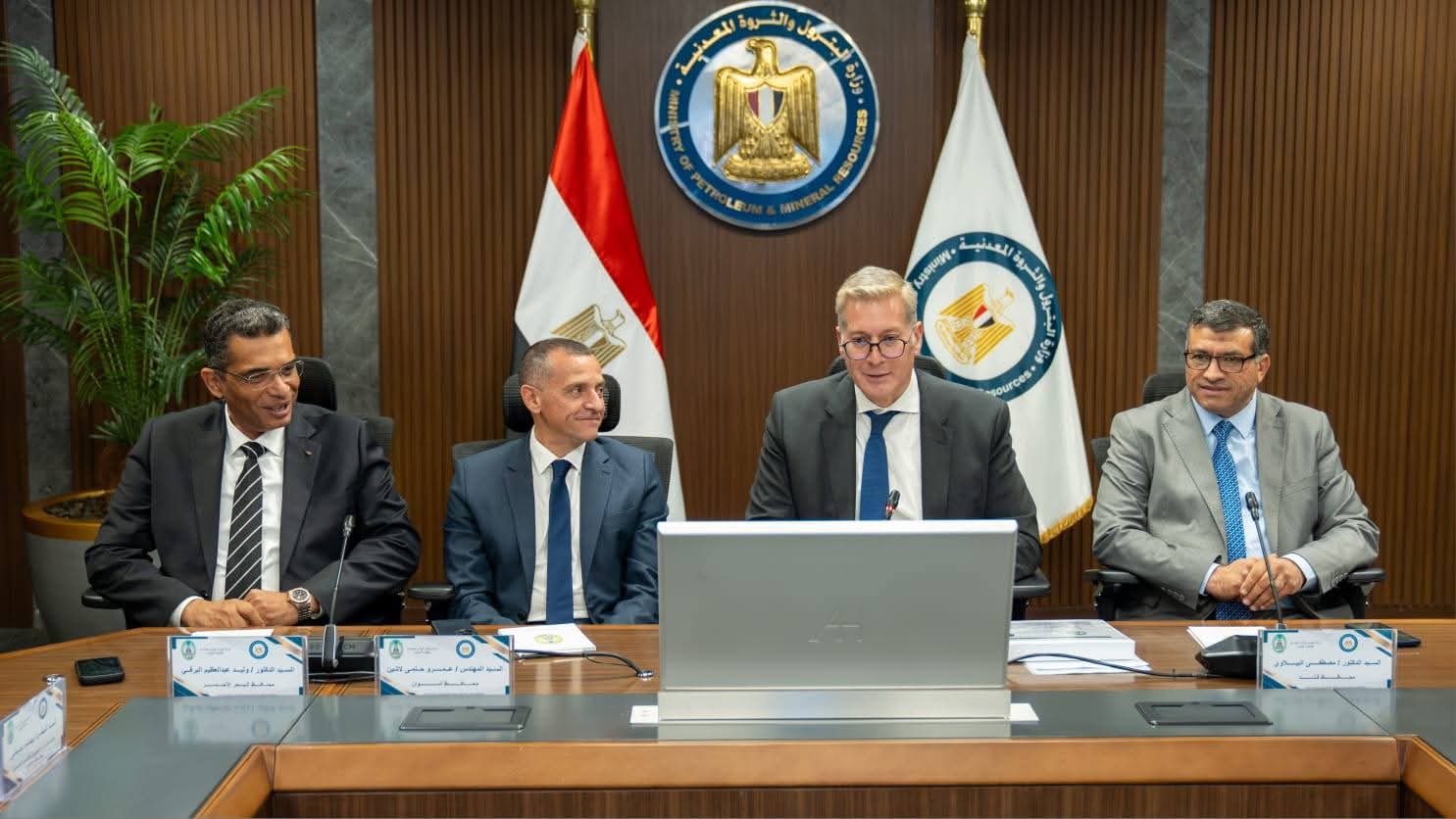 بدوى يعتمد الموازنة الاستثمارية لشركة جنوب الوادي المصرية القابضة للبترول