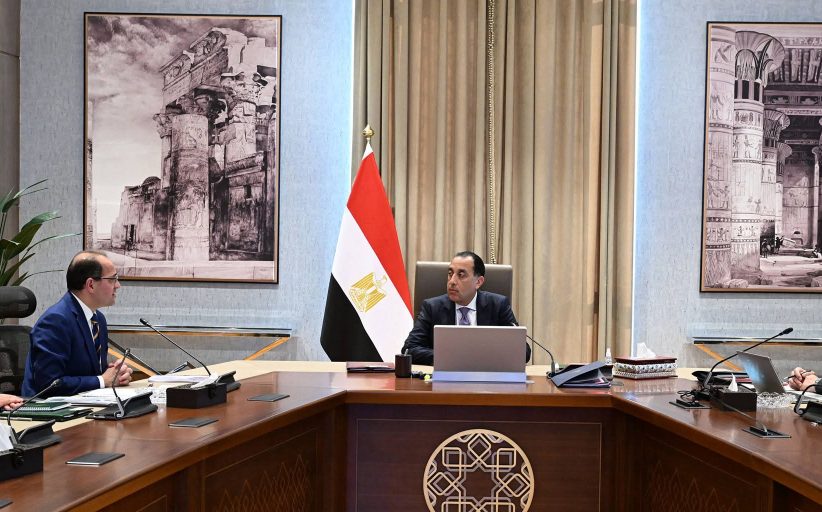 رئيس الوزراء يتابع إجراءات تدبير الاعتمادات المالية لتأمين الاحتياجات من المواد البترولية