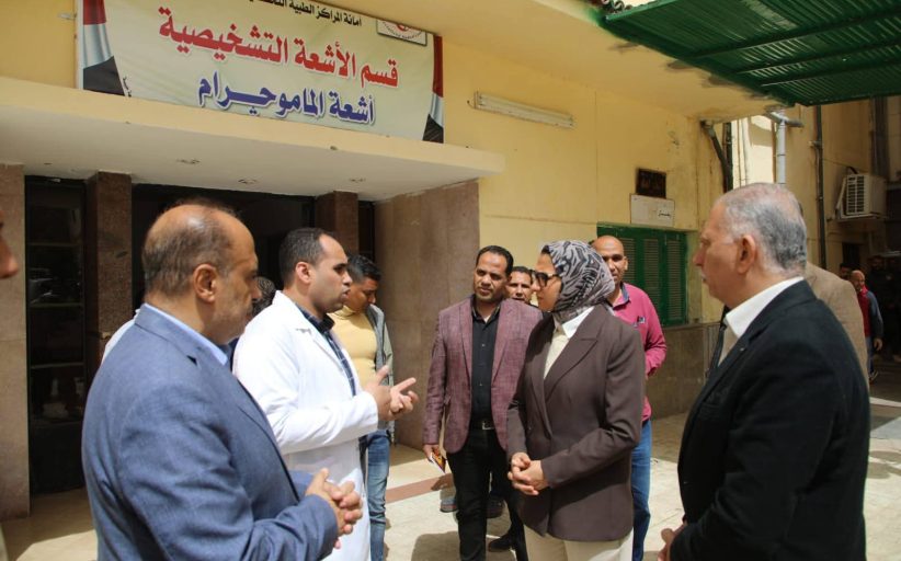 محافظ الوادي الجديد تُهنئ المرضى والأطقم الطبية بمستشفى الخارجة التخصصي بعيد الفطر المبارك