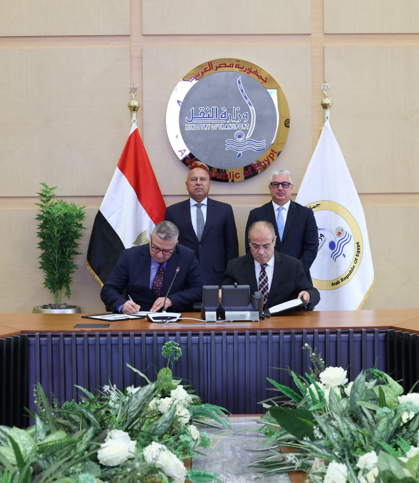 وزير النقل يشهد توقيعين بين شركة موانئ مصر البحرية والهيئة الاقتصادية لقناة السويس