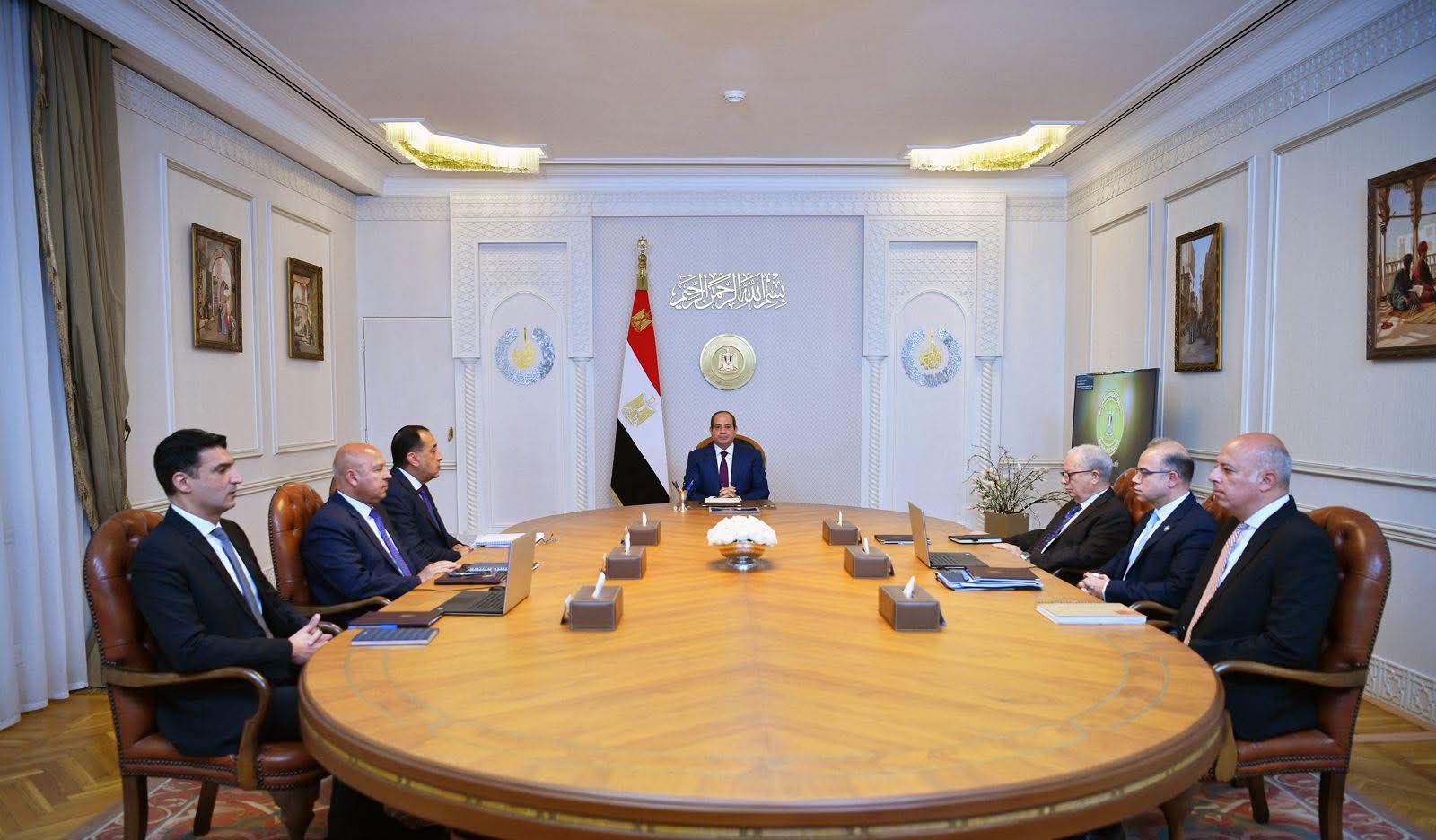 الرئيس السيسي يوجه بتعزيز الاستثمار وتوطين الصناعة وحماية الاقتصاد من التقلبات العالمية