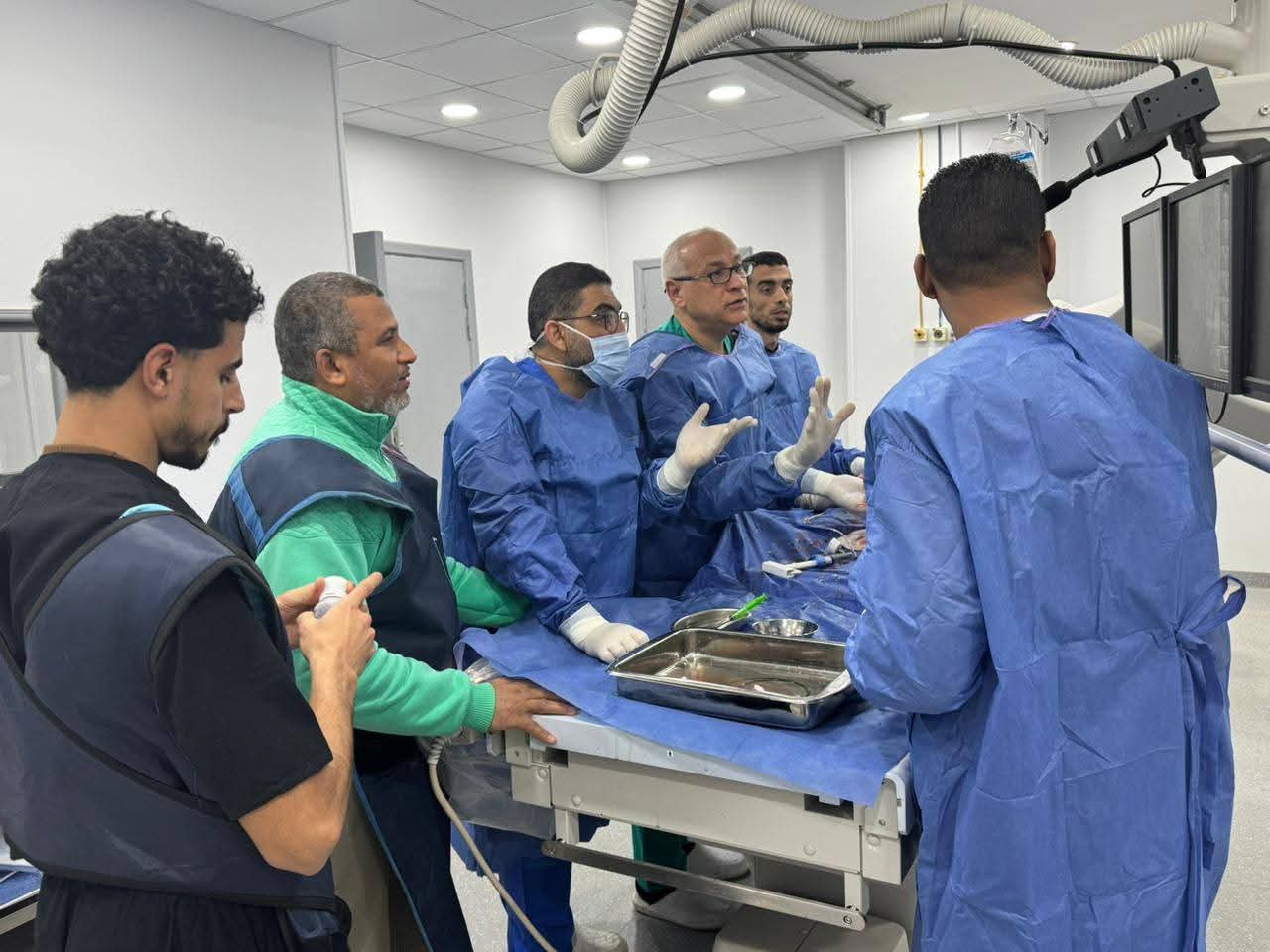 قسطرة قلبية عاجلة تنقذ مريضًا فلسطينيًا بمستشفيات سوهاج الجامعية