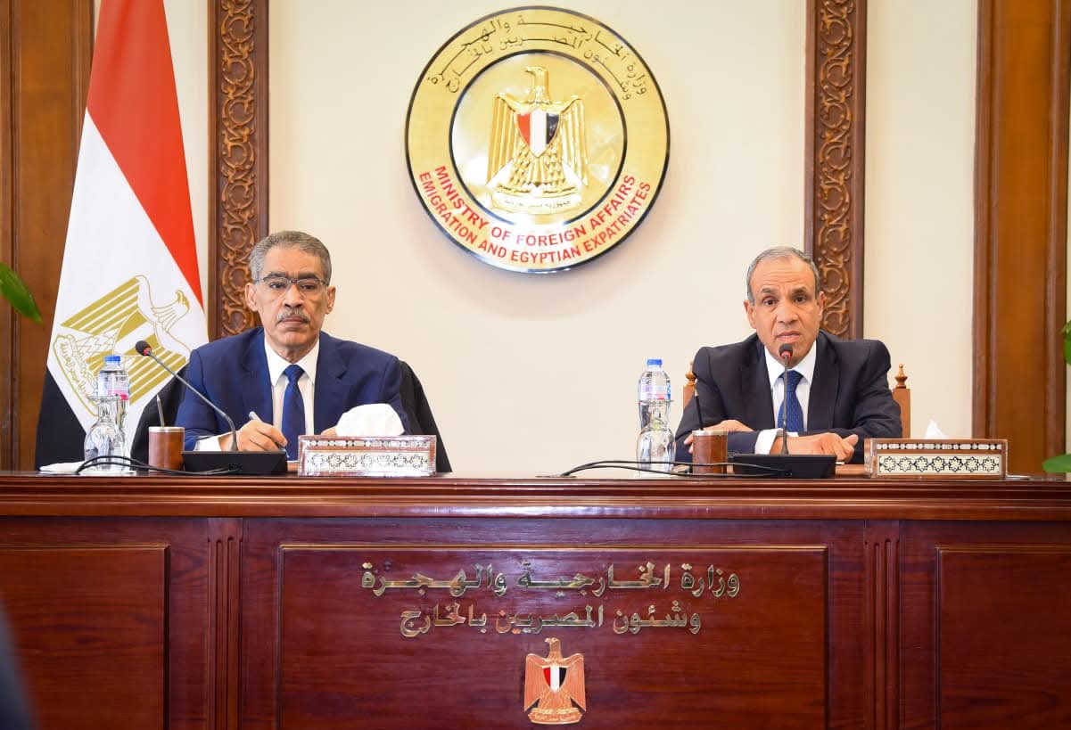 وزيرا الخارجية والإعلام يعقدان جلسة إحاطة موسعة لممثلي وسائل الإعلام الإقليمية والدولية المعتمدين بمصر