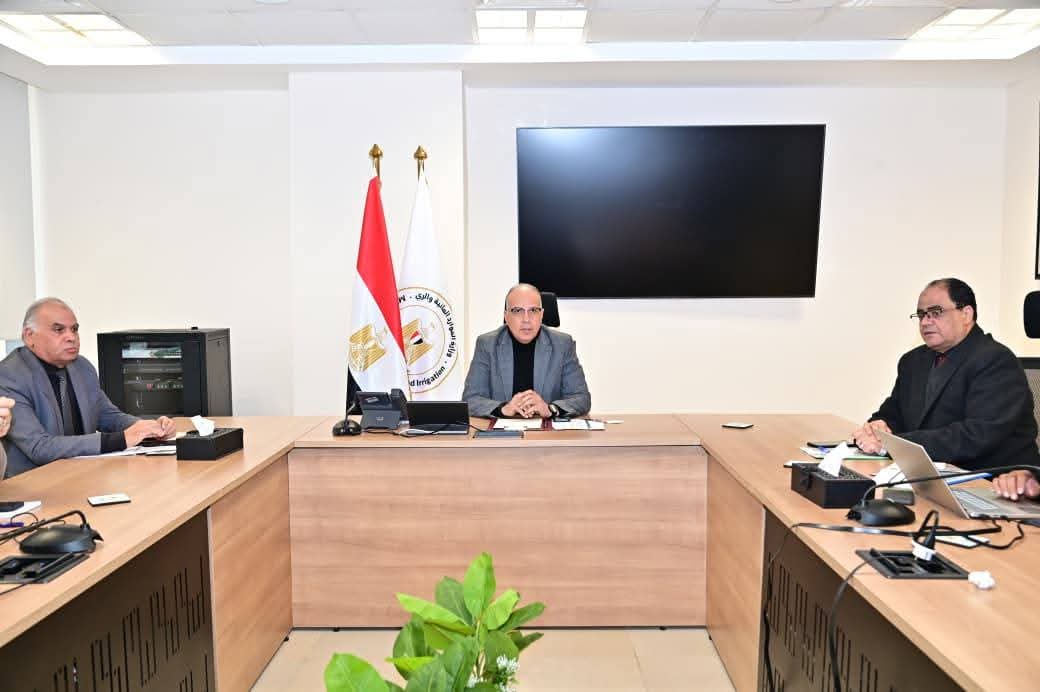 سويلم يتابع أعمال إزالة التعديات على مجرى نهر النيل ضمن 