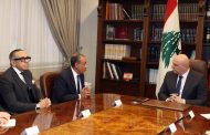 وزير الخارجية يلتقي الرئيس اللبناني وينقل رسالة دعم من القيادة والشعب المصرى