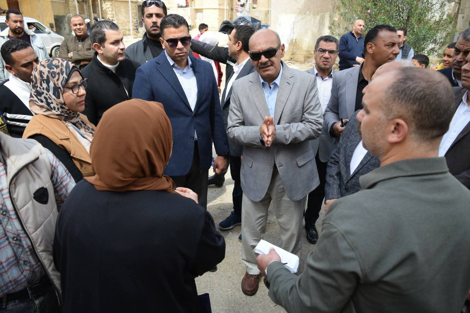 محافظ السويس يتفقد حي المختار لمتابعة حالة المرافق العامة والنظافة والإشغالات