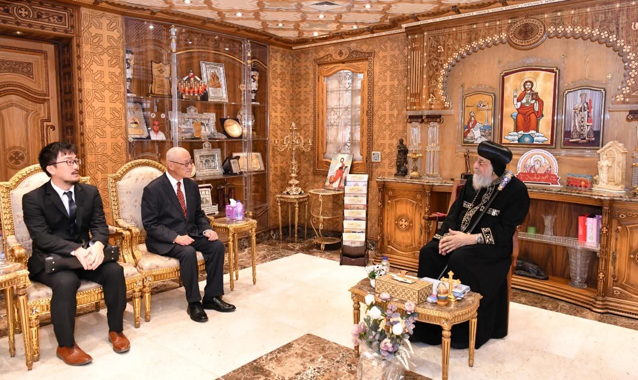 لقاء يعكس جسور التعاون: إشادة بابا الإسكندرية بمبادرات اليابان التعليمية في مصر بزيارة السفير إيواي