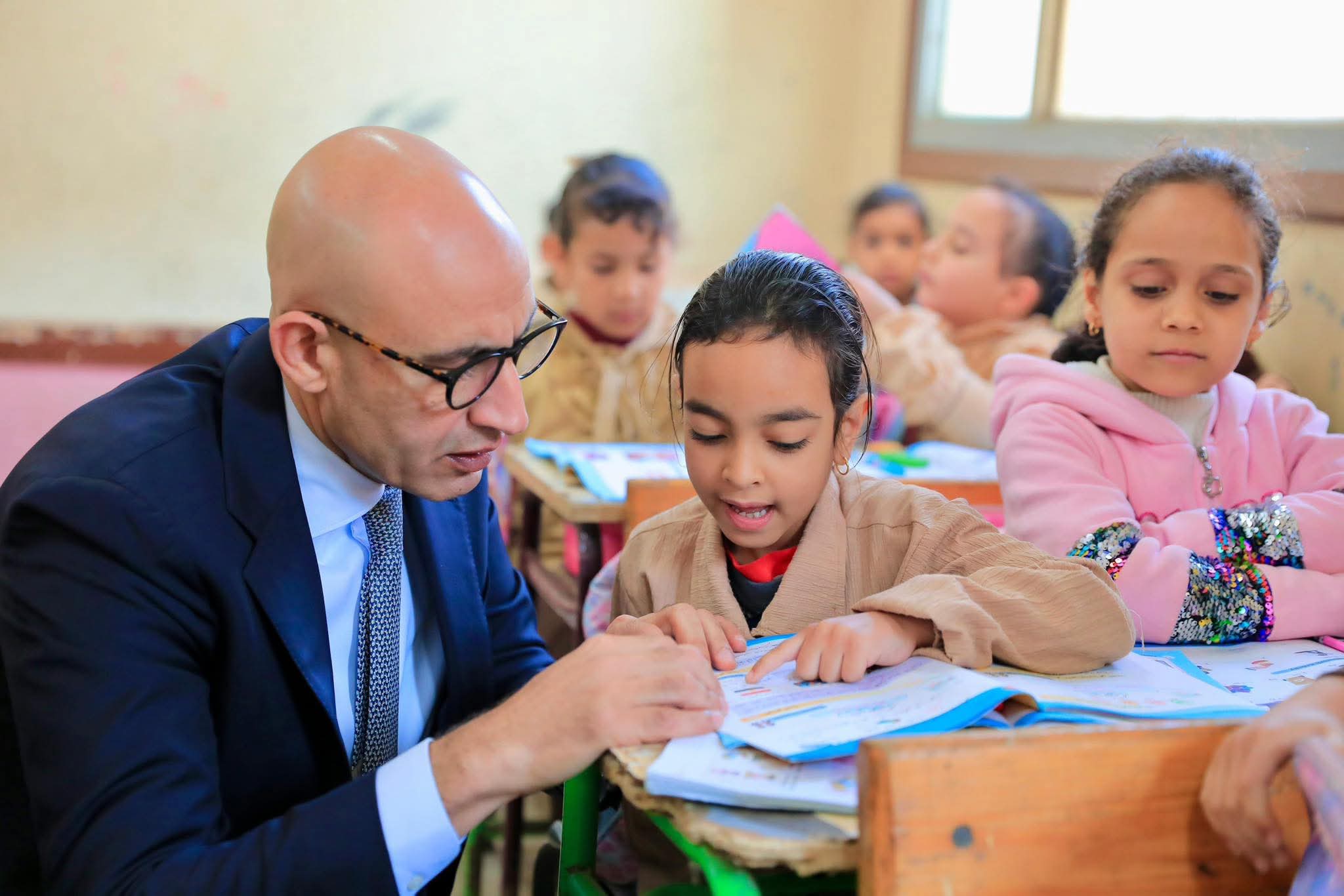 جولة مفاجئة لوزير التعليم بالغربية لمتابعة انضباط سير العملية التعليمية ونسب حضور الطلاب والاختبارات الشهرية