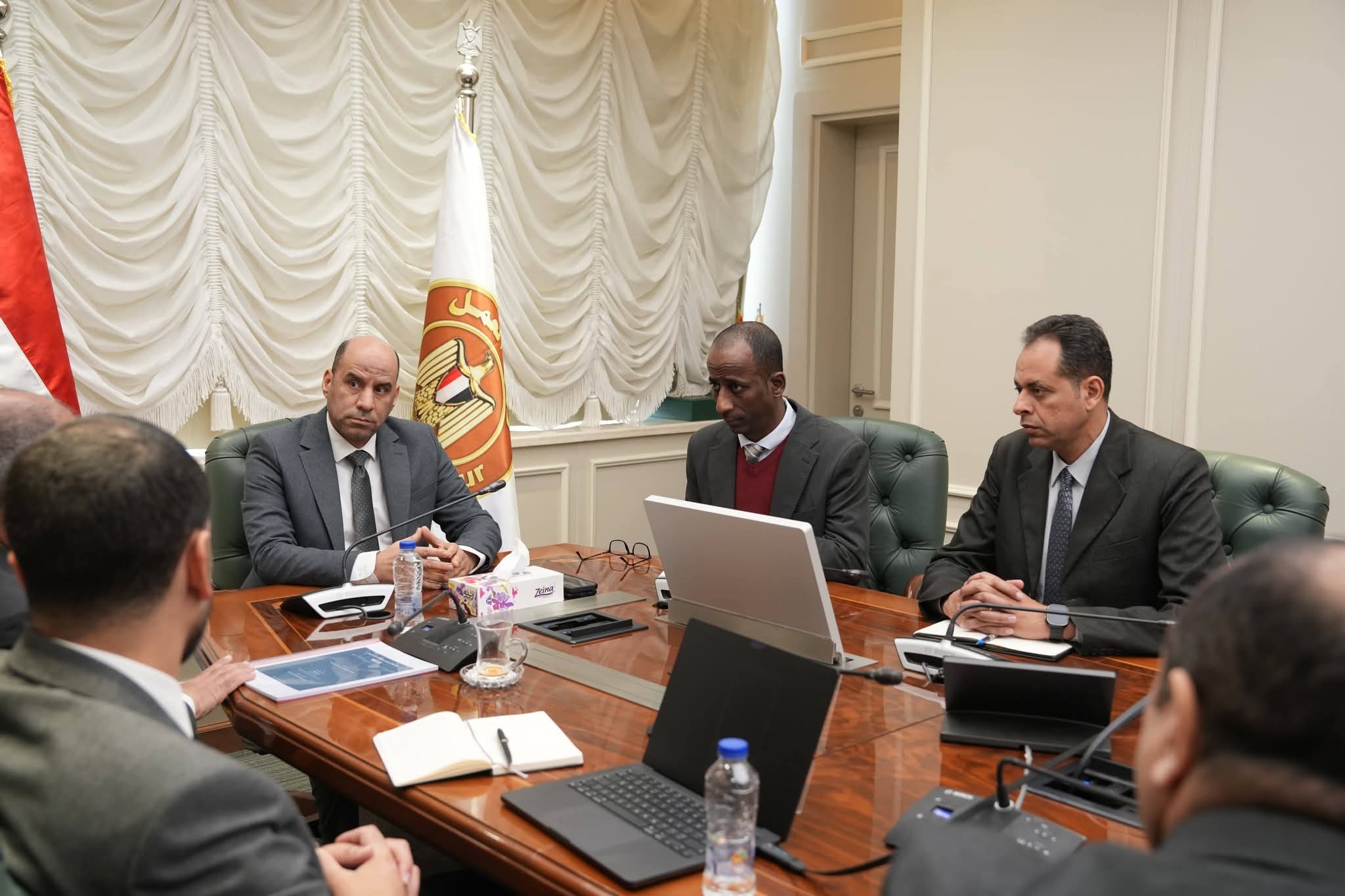 رداد يبحث مع رئيس الجامعة البريطانية مشروع للتعاون لتأهيل الشباب لسوق العمل الإيطالي