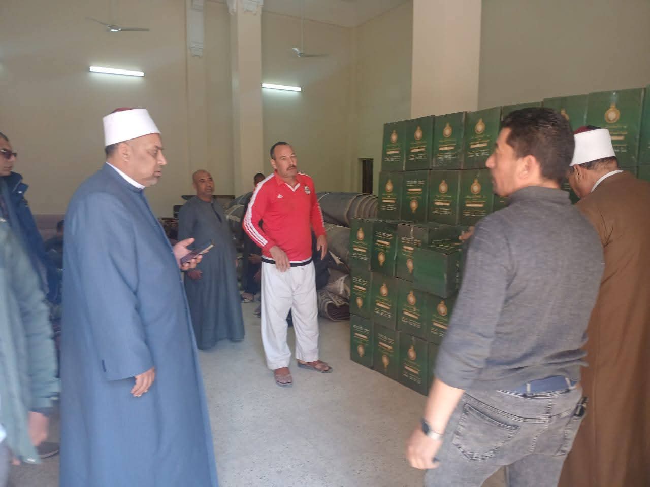 توزيع ٥٠٠٠ حصة من المواد الغذائية في خمس محافظات دعمًا للأسر الأولى بالرعاية