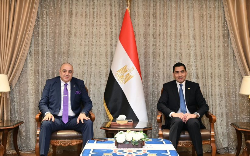 وزير الشباب والرياضة يستقبل رئيس نادي الشمس