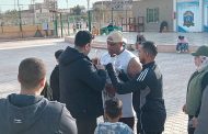 اقوى رجل فى العالم يسحب سيارة باستخدام جفون عينيه ..صور