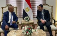 وزير الشباب والرياضة يستقبل رئيس الاتحاد الأفريقي لكرة القدم