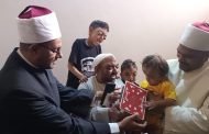 الازهري يوجه بتكريم أحد المواطنين بأسوان.. ويؤكد: كرامة الإنسان أولوية