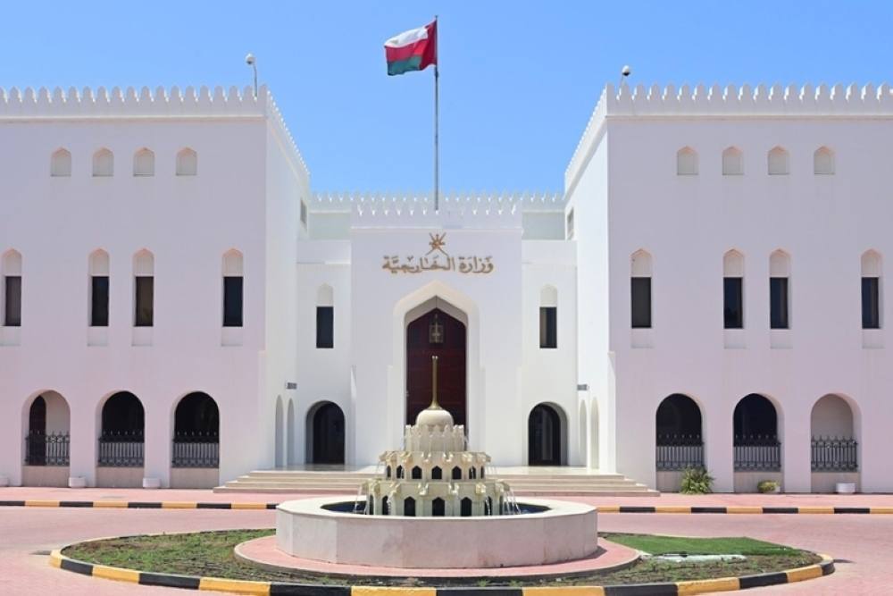 سلطنة عُمان تجدد دعوتها لوقف الحرب وإحلال السلام رغم الهجماتُ التي استهدفتها