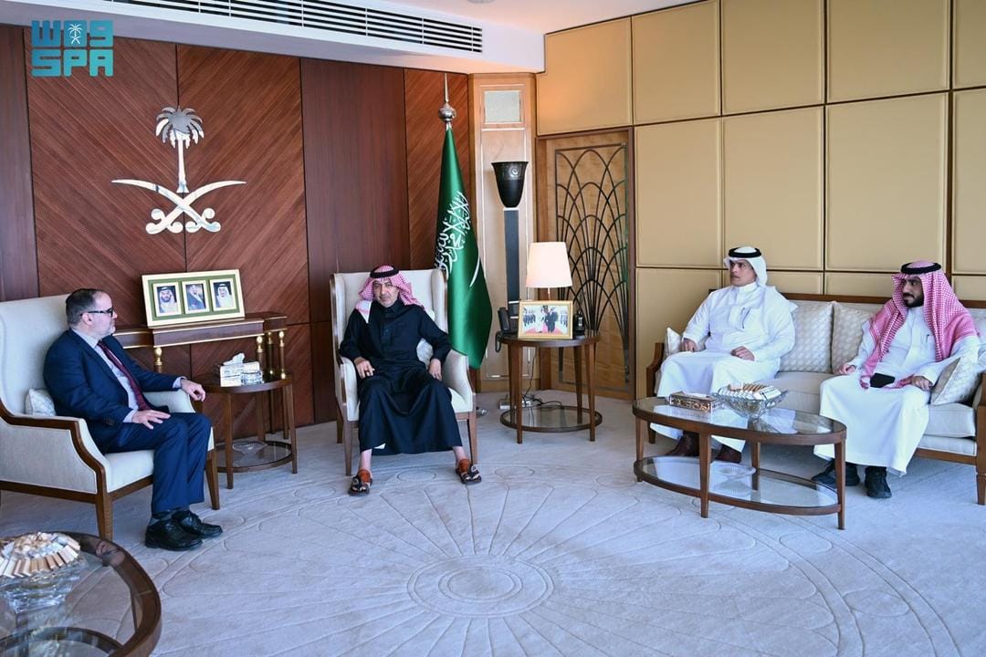 سفير السعودية لدى مصر يلتقي مدير شئون الأونروا الإقليمي