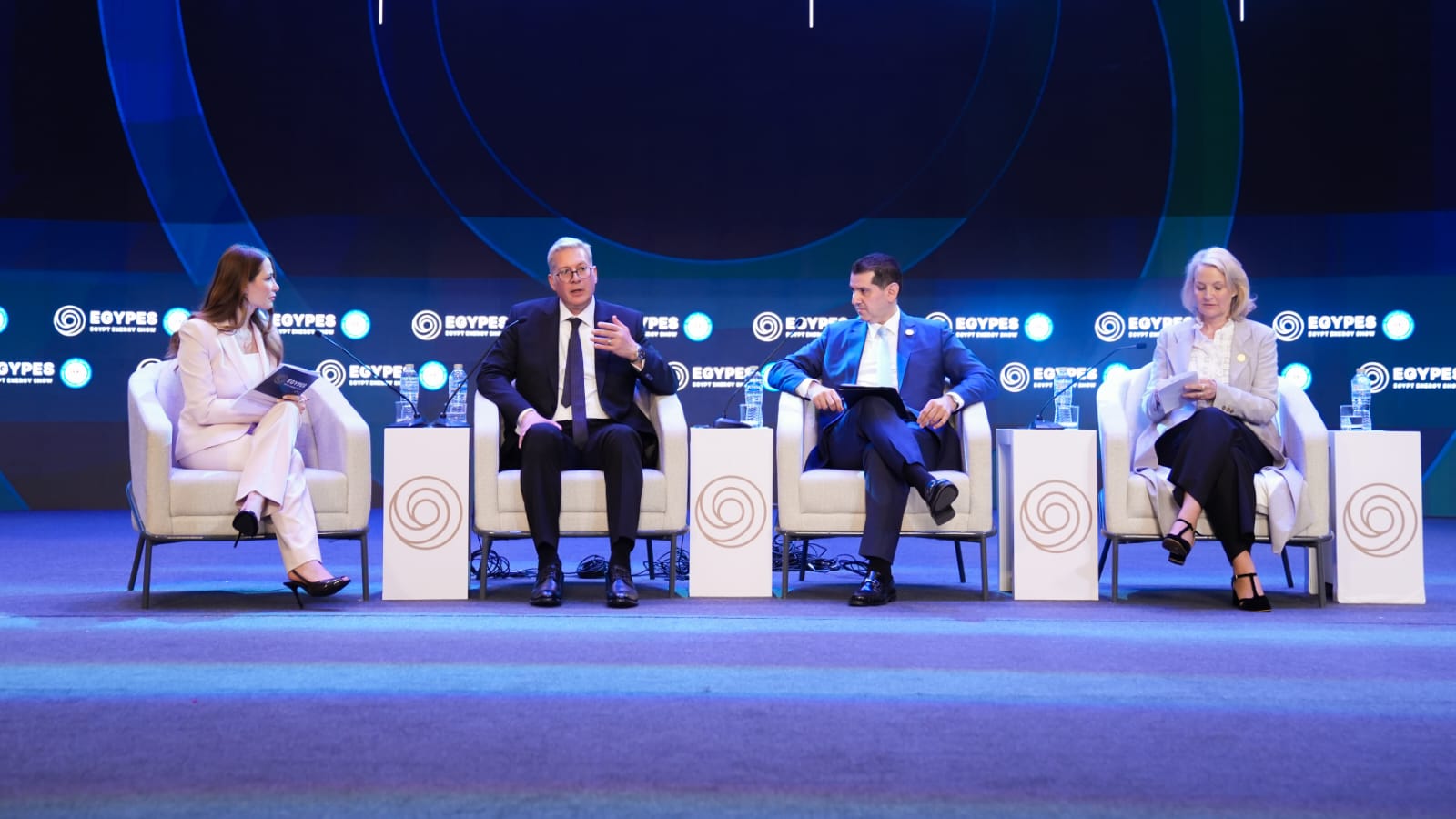 وزير البترول ونظيره القبرصي يؤكدان أهمية الاتفاق الاطاري بين البلدين لتشجيع الاستثمارات مع الشركاء في مجال الغاز