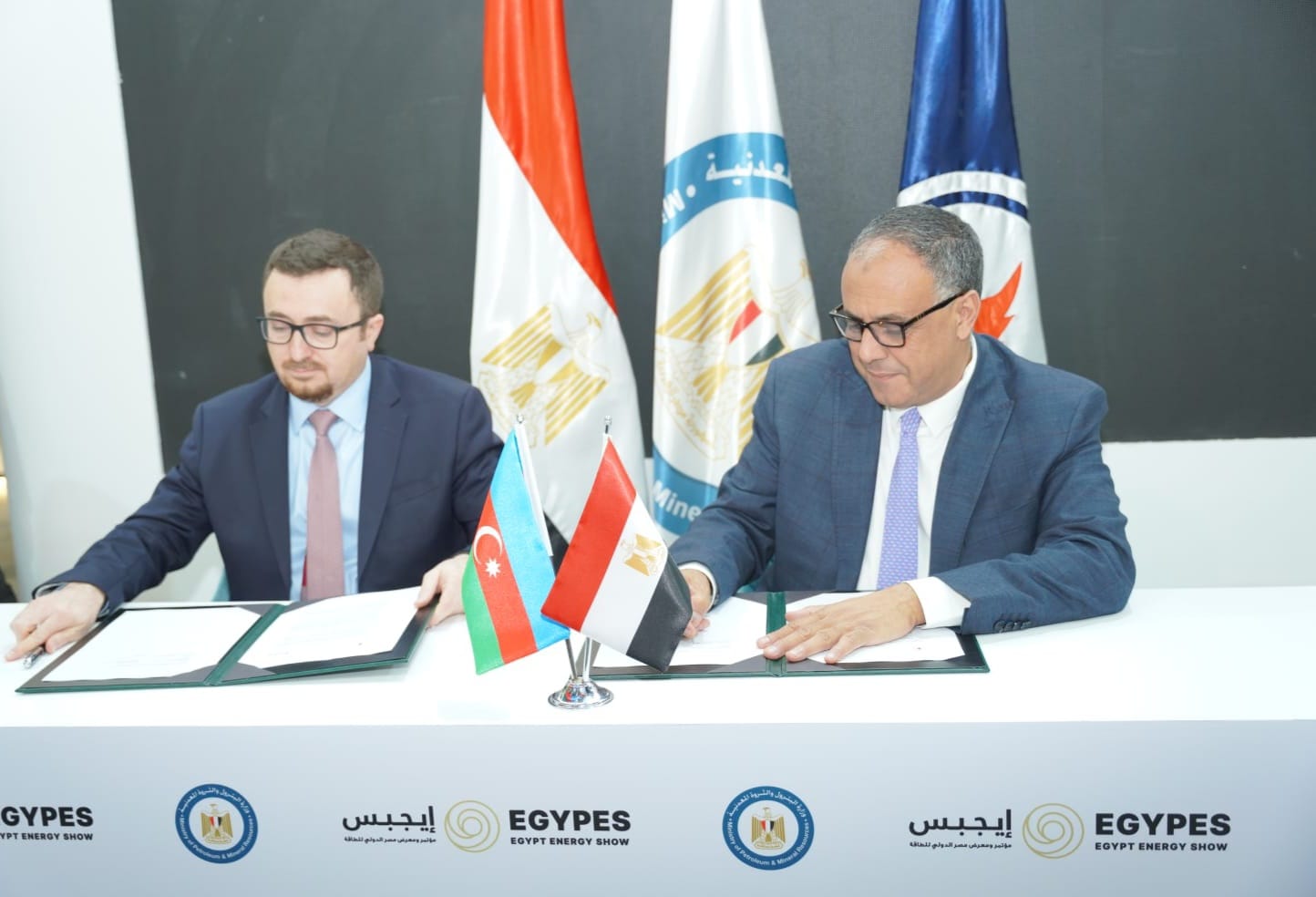 هيئة البترول توقع اتفاقا إطاريًا مع شركة سوكار الأذربيحانية للتعاون فى إنتاج الزيت الخام