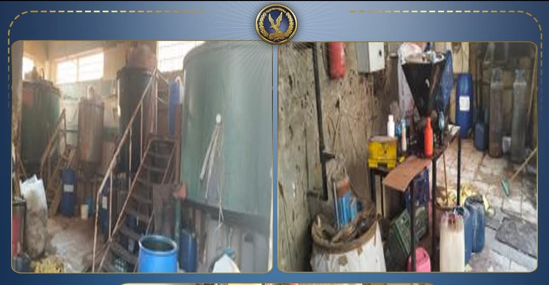 ضبط 16 طن منظفات صناعية مختلفة الأنواع معبأة داخل تنكات بدون بيانات