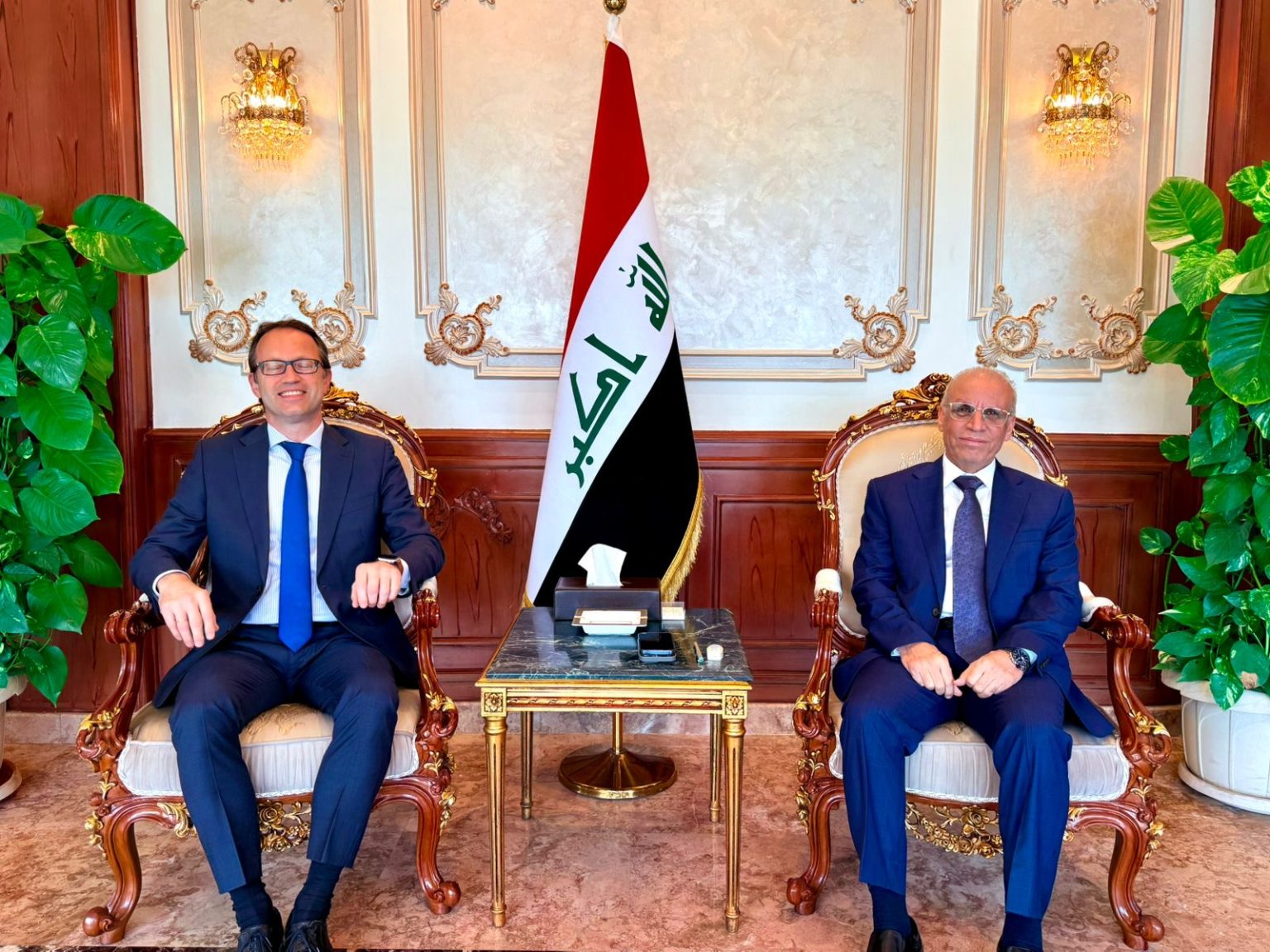سفير العراق يبحث مَعَ نظيره الاسباني تعزيز العلاقات الثُّنَائِية وتطورات الأَوْضَاعِ الاقليمية