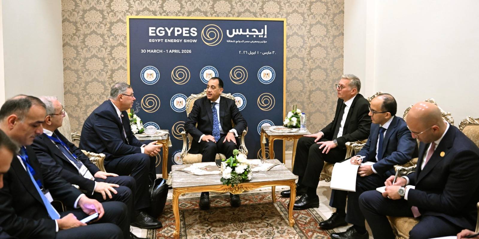 رئيس الوزراء يلتقي رئيس مجلس الإدارة والرئيس التنفيذي لشركة 