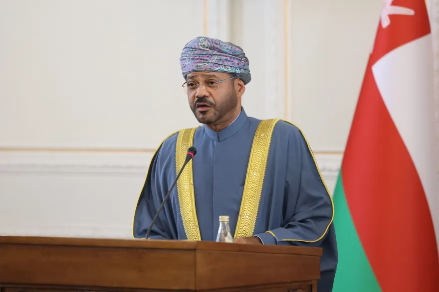 وزير الخارجية العماني: نبذل جهودا مكثفة لضمان المرور الآمن عبر مضيق هرمز