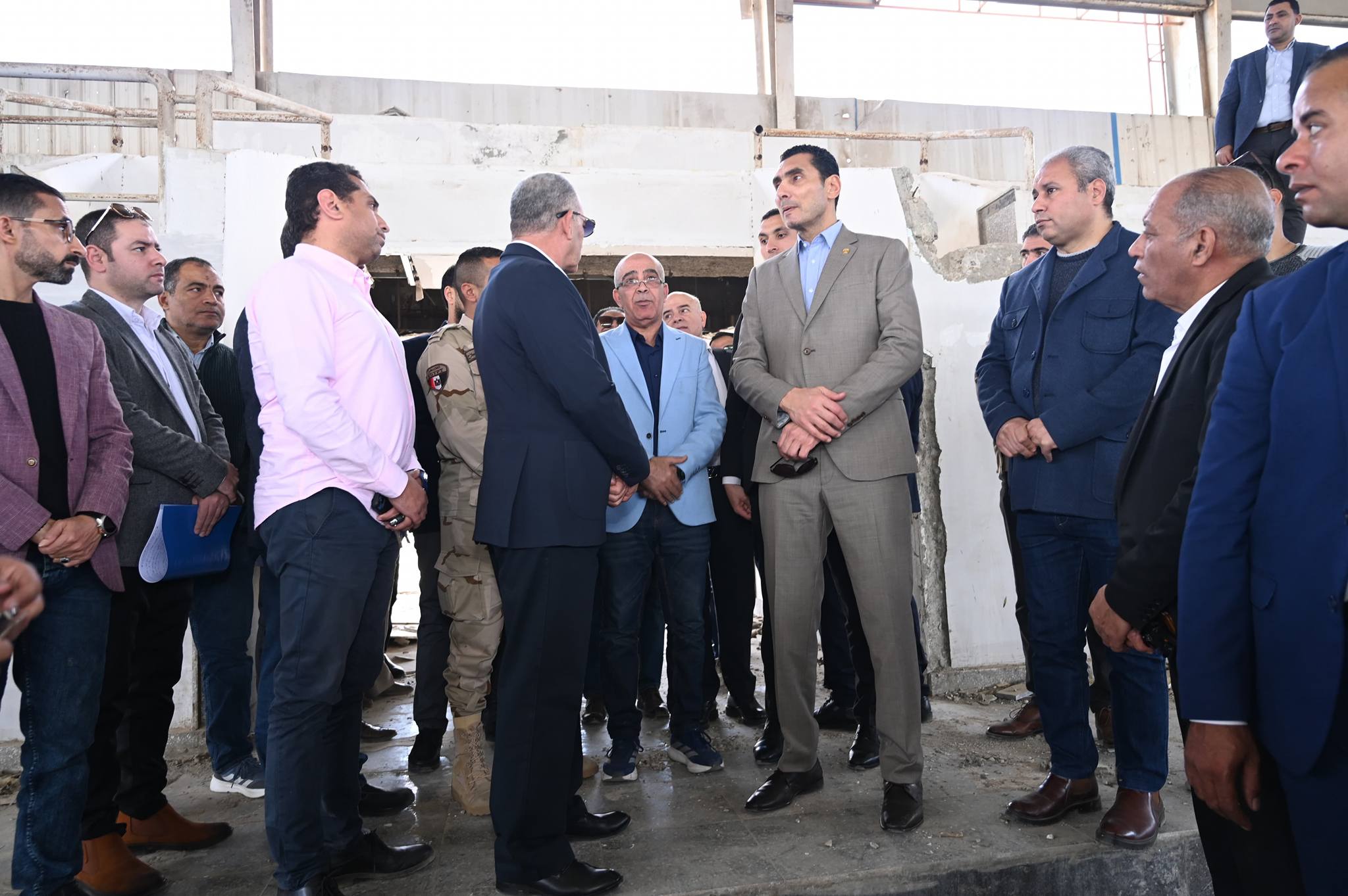 جوهر ومحافظ الإسماعيلية يتفقدان مركز التنمية الشبابية بالشيخ زايد والصالة المغطاة وحمام السباحة