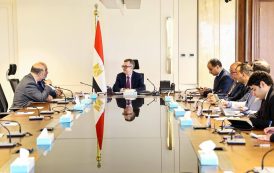 رستم يبحث مع البنك الدولي تعميق الشراكة الاستراتيجية ودعم برامج التنمية المحلية