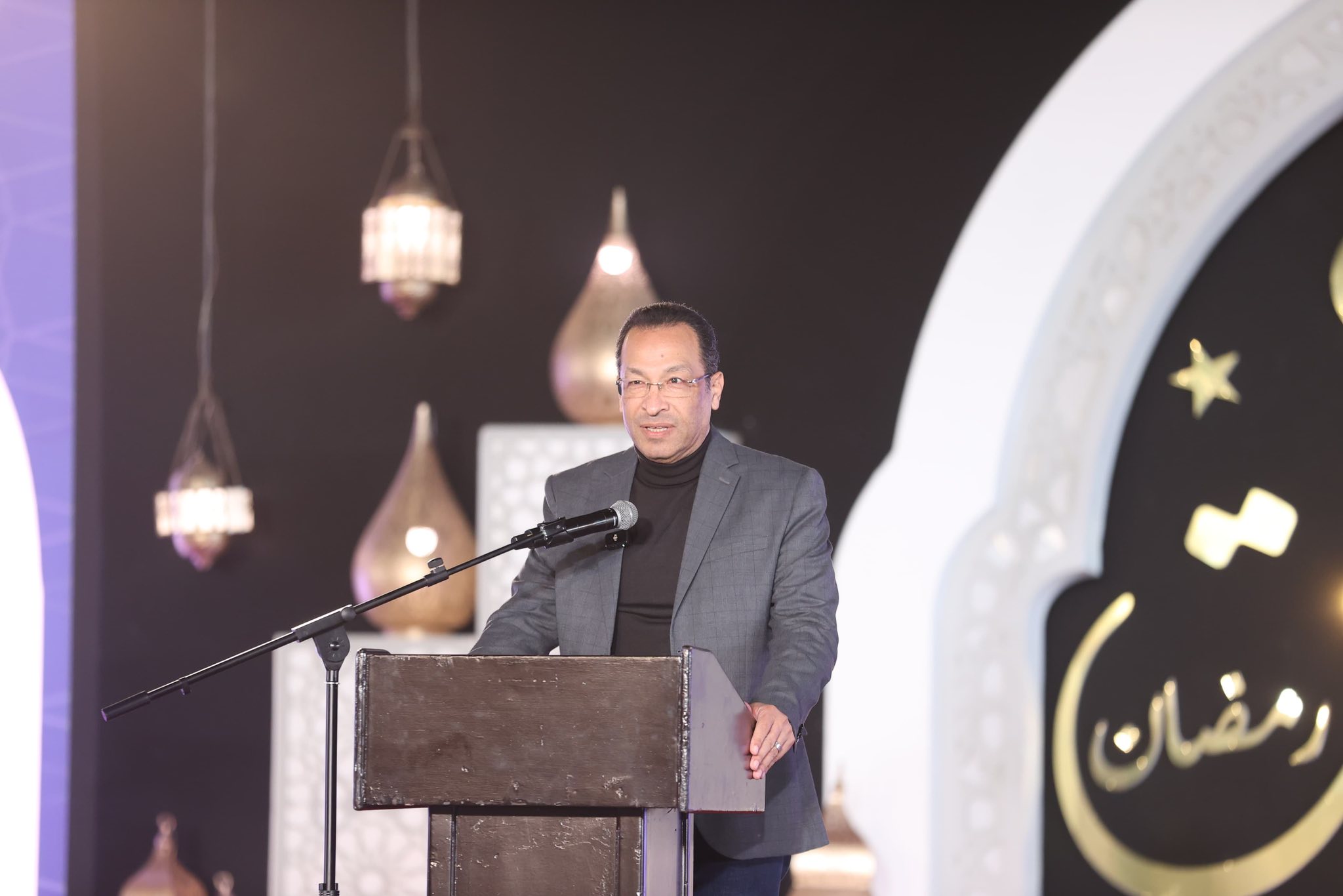 هندى يلقي خطابًا في السحور السنوي لـ CIT