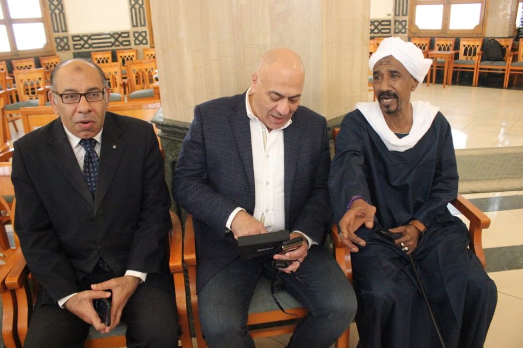مشاهير الفن والرياضة والاعلام وكبار رجال السياسة والأعمال يشاركون هاشم ملاح آلافراح