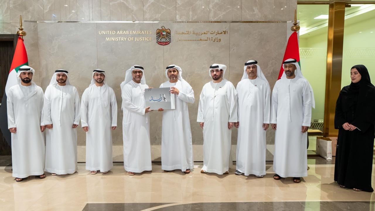 وزارة العدل والأرشيف والمكتبة الاماراتي يبحثان تنظيم العمل الأرشيفي