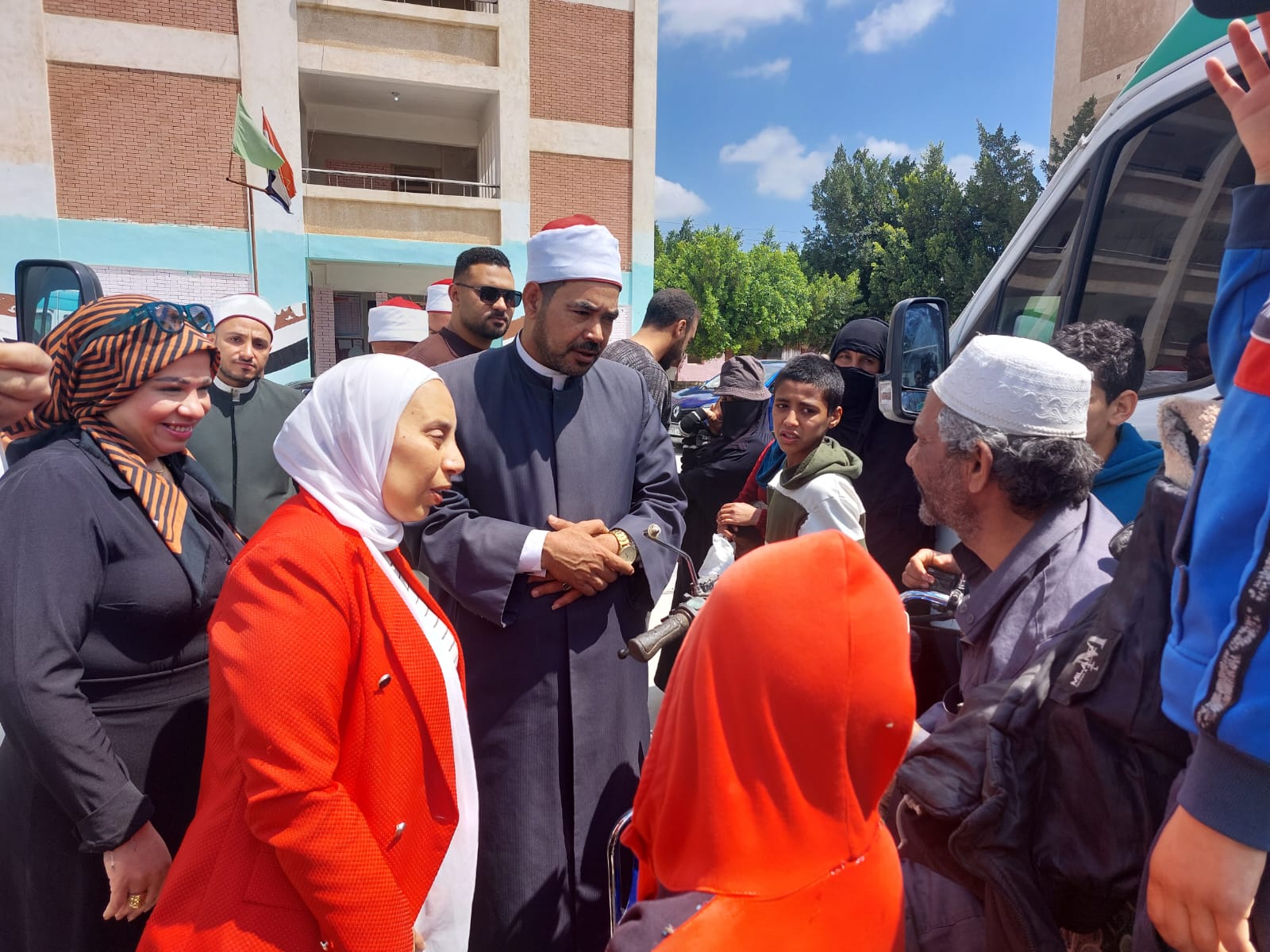 الكشف على ١١٤٨ مواطنًا من خلال ٦ عيادات تخصصية القافلة الطبية بالقنطرة غرب