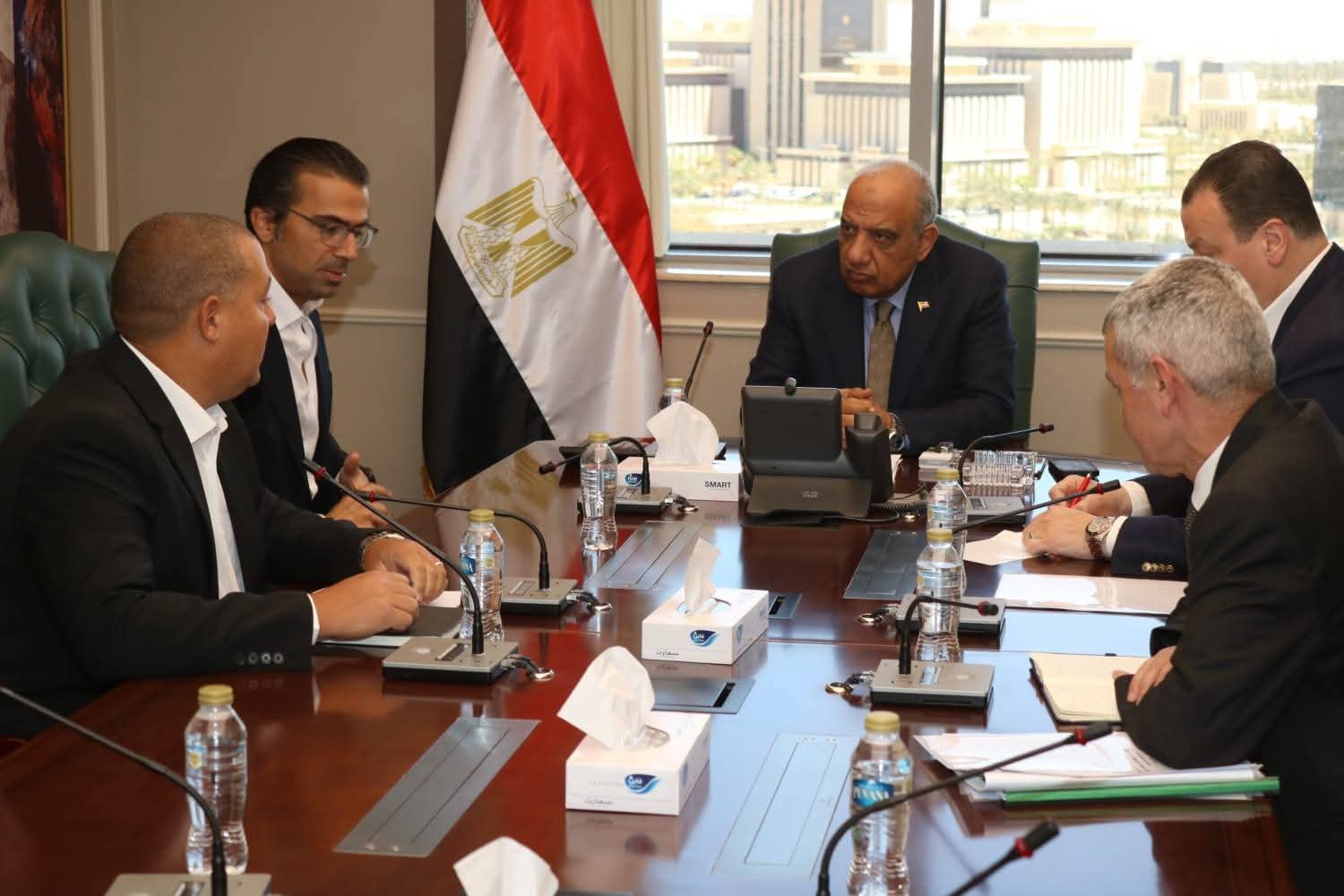 عصمت: التوسع في أنظمة تخزين الطاقة والإسراع في تنفيذ المشروعات وإضافة قدرات جديدة من الطاقة النظيفة