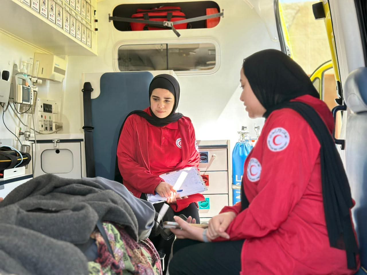 الهلال الأحمر المصري يدفع بـ 105 ألف سلة غذائية وأطنان من الأدوية العلاجية  «زاد العزة»