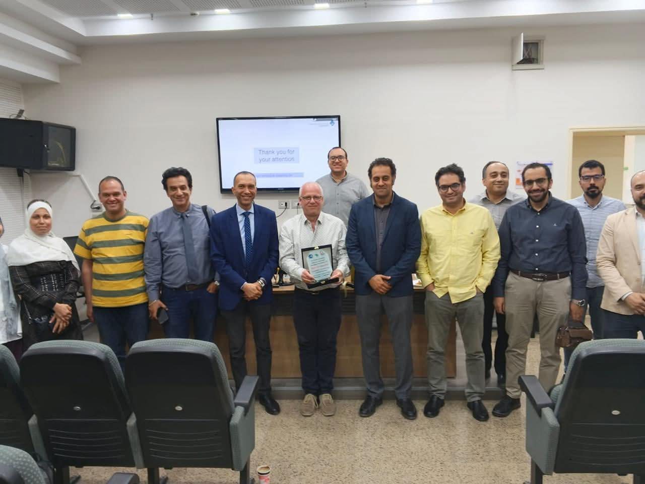 قمة طبية عالمية في عين شمس: خبير ألماني يشيد بريادة مصر في الأشعة التداخلية وقسطرة المخ